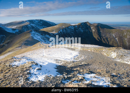 Winter-Blick vom Grisedale Pike in Richtung Hopegill Kopf und Grasmoor, Lake District von Cumbria Stockfoto