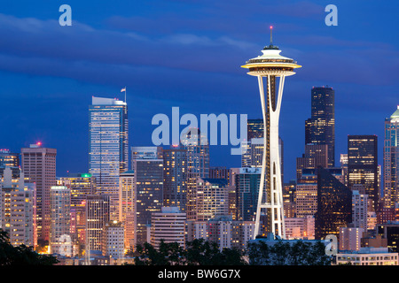 Seattle Skyline in der Abenddämmerung von Kerry Park, USA Stockfoto