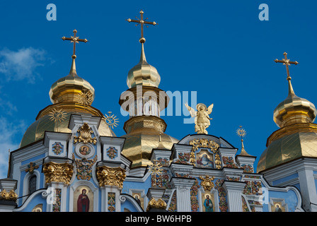 Dekor der Fassade der Mykhailivsky Kathedrale in Kiew, Ukraine Stockfoto