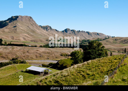 Te Mata Peek, Tukituki Tal, Fluss, Te Mata Rd, Rolling Hills von Kaokaoroa, Raukawa Ranges, Hawke's Bay, Havelock North, Neuseeland Stockfoto