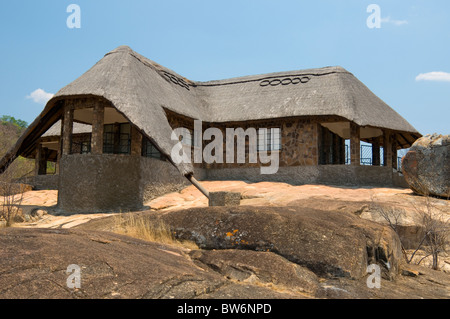 Imbila Lodge mit Blick auf den Maleme Damm in den Matopos Hügeln, westlichen Simbabwe Stockfoto