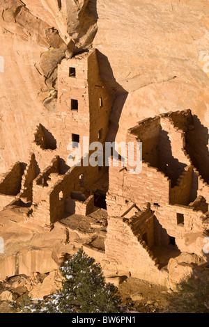 Quadratischer Wohnturm Klippenwohnungen in Mesa Verde Nationalpark, Colorado, USA. Stockfoto