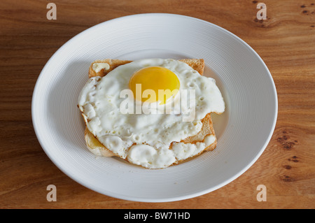 Spiegelei auf toast Stockfoto