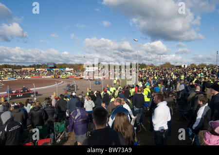 Arena Essex Stock-Car Track Speedway Rennstrecke Motorsport-Banger Racing Menge Krähen Zuschauer Zuschauer sport Motorsport Fan Fa Stockfoto