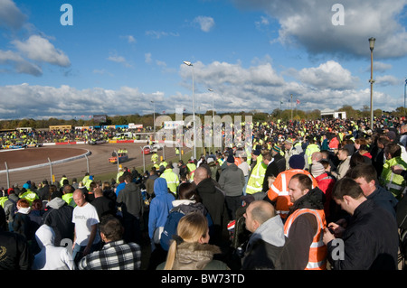 Arena Essex Stock-Car Track Speedway Rennstrecke Motorsport-Banger Racing Menge Krähen Zuschauer Zuschauer sport Motorsport Fan Fa Stockfoto