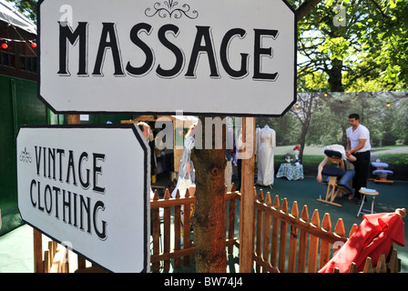 Massage Spiegelgarden Spiegelzelt George Square Edinburgh Edinburgh Fringe Festival Stockfoto