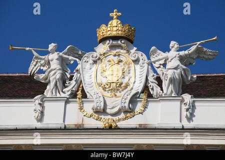 Wappen der Habsburger Kaiser in Saint Michaels Wing in der Hofburg, Alte Burg in Wien; Österreich Stockfoto