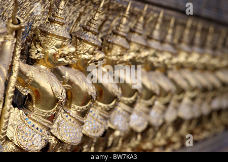 Externe Dekorationen des Ubosoth (Tempel des Smaragd-Buddha) Wat Phra Kaew, The Grand Palace Bangkok. Thailand. Stockfoto