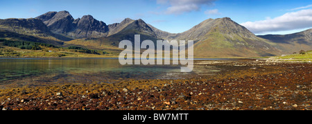 Küste bei Loch ich, Blick auf Blaven (Bla Bheinn) Isle Of Skye, Schottland. Stockfoto