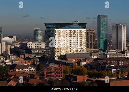 Der Cube, aufbauend auf der Birmingham Skyline, West Midlands, England, UK Stockfoto