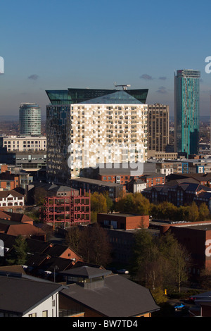 Der Cube, aufbauend auf der Birmingham Skyline, West Midlands, England, UK Stockfoto