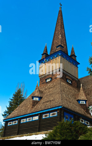 Vorderansicht der Holzkirche in Miskolc, Ungarn Stockfoto