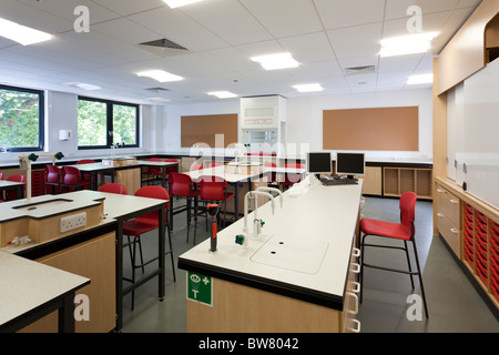 Chemie-Unterricht bei Portsmouth Gymnasium neue Wissenschaft Block leer Stockfoto