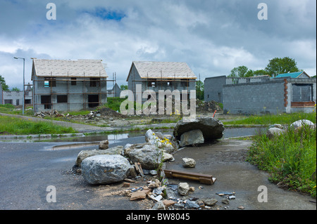 Zeichen von Finanzkrise und Ende des keltischen Tigers Economy, halbfertige neue Gehäuse in Rathkeale, County Limerick, Irland Stockfoto