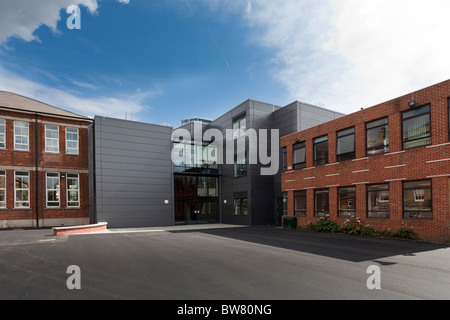 Außenseite des Portsmouth Gymnasium neue Wissenschaft Block Stockfoto