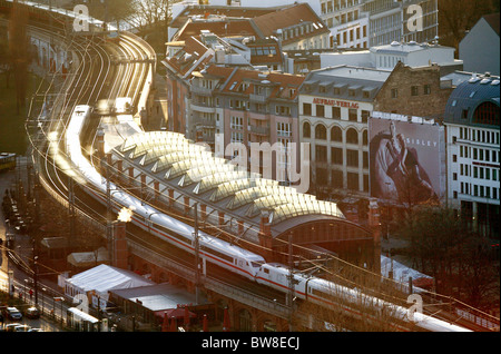 Blick auf s-Bahn und Bahnhof Hackescher Markt, Berlin, Deutschland Stockfoto