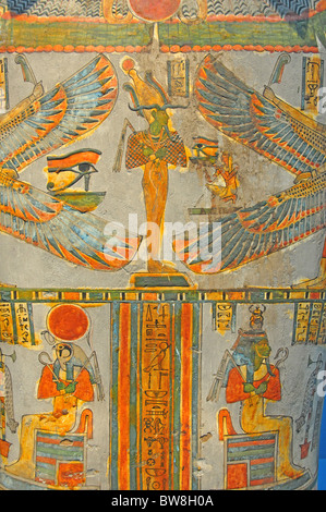 Ägyptische Hieroglyphen auf Sarg, das British Museum, Great Russell Street, Bloomsbury, Greater London, England, Vereinigtes Königreich Stockfoto