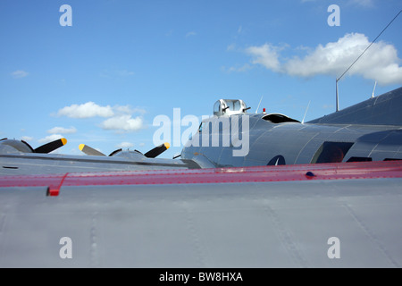 Eine restaurierte Weltkrieg WWII Ära b-17 Bomber Flugzeug The Aluminum Overcast von hinten Stockfoto