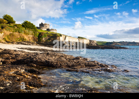 St. Mawes Castle Cornwall vom darunter liegenden Strand Stockfoto