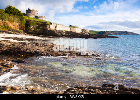 St. Mawes Castle Cornwall vom darunter liegenden Strand Stockfoto