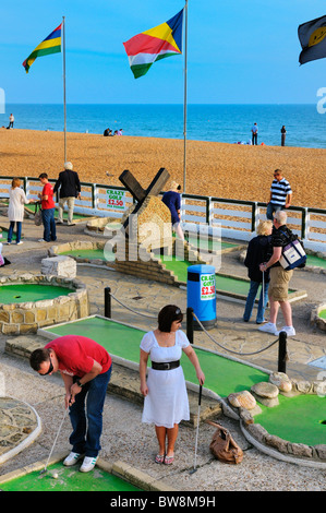 Minigolf auf Brighton Seafront, East Sussex, UK Stockfoto