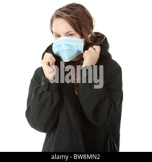 Ein Modell mit einer Maske um Schweine-Grippe-Infektion zu verhindern. Isoliert Stockfoto