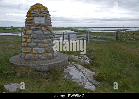 Denkmal zum Gedenken an den schottischen Air Ambulance Service auf der Insel. North Uist, Hebriden. Schottland. SCO 6495 Stockfoto