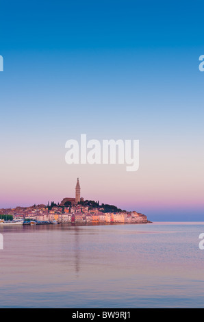 Altstadt Rovinj in Kroatien, Adria-Küste. Sunrise-Licht. Region Istrien, beliebtes Touristenziel. Stockfoto