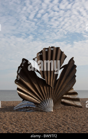 Jakobsmuschel-Shell-Skulptur von Maggie Hambling am Strand von Aldeburgh, Suffolk, UK Stockfoto