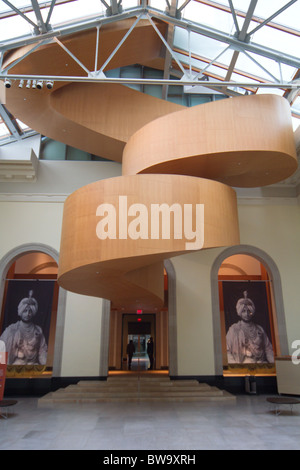 Sprial Holztreppen in der Art Gallery of Ontario (AGO) Stockfoto