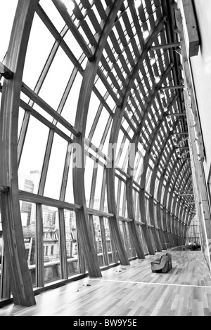 Kurve-Holzfenster in der Kunst-Galerie von Ontario Museum für zeitgenössische Stockfoto