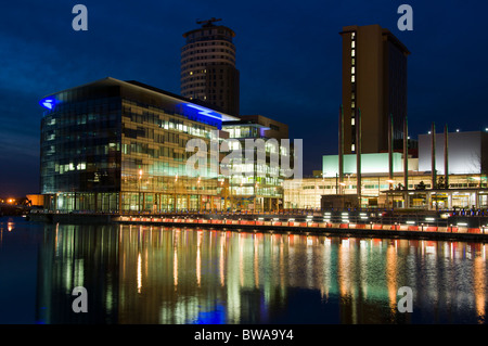 Komplexe MediaCityUK bei Nacht, Salford Quays, Manchester, UK. Stockfoto