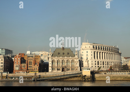 November 2021 - The Old City of London Boys School, übernommen von der Bank JP Morgan an der Themse in London. Stockfoto