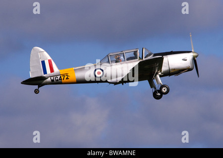 De Havilland DHC-1 Chipmunk 22 ein Flugzeug in RAF-Markierungen, Klettern von nehmen Sie an RAF Benson Stockfoto