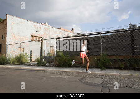 Frau läuft in brooklyn Stockfoto