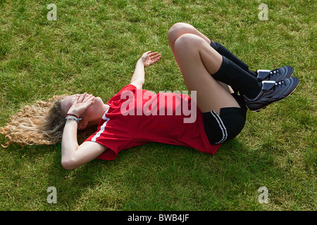 Mädchen-Fußball-Spieler mit Verletzungen Stockfoto