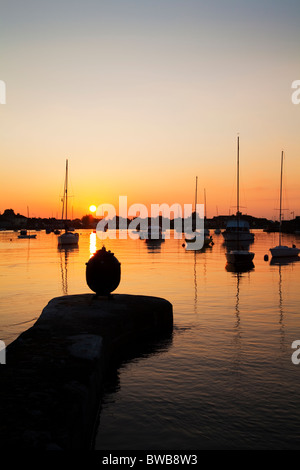 Silhouette Seemine und Yachten, Hafen von Dungarvan, County Waterford, Irland Stockfoto