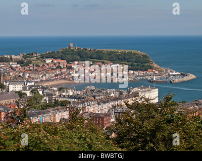 Scarborough Castle und South Bay von Olivers Mount Yorkshire UK Stockfoto