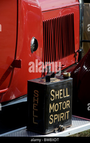 Schale Motorenbenzin Vintage Kraftstoff kann Stockfoto