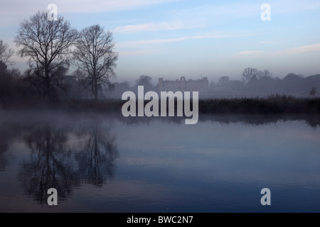 Am frühen Morgen Blick über die Themse von Kew Gardens mit Blick auf Syon House, Richmond-on-Thames, London. Stockfoto