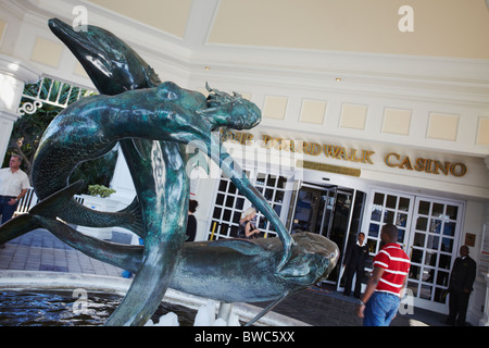 Brunnen außerhalb der Boardwalk Casino, Summerstrand, Port Elizabeth, Eastern Cape, Südafrika Stockfoto