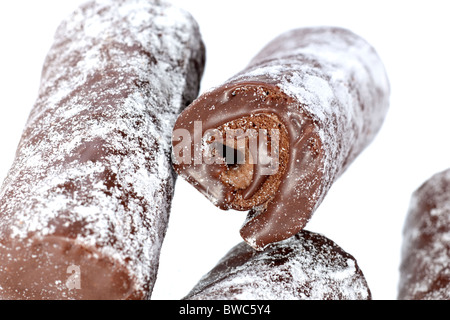 Kleine Schokolade überdachte Julblöcke mit einem süßen Zuckerguss bedeckt Stockfoto