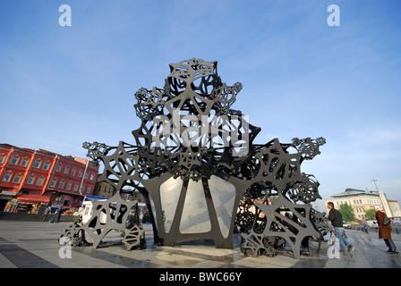 ISTANBUL, TÜRKEI. "Morning Line", eine Skulptur von Matthew Ritchie, im Stadtteil Eminönü. 2010. Stockfoto