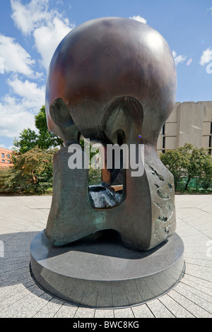 Kernenergie, Bronze-Skulptur von Henry Moore, dem Campus der University of Chicago, Website der erste Kernreaktor der Welt. Stockfoto