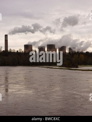 Ratcliffe-on-Soar Kohle-Kraftwerk & Fluss Trent, Nottinghamshire, UK Stockfoto