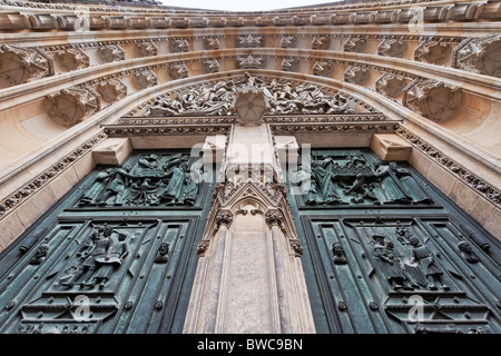 Detail der Haustür nach St. Vitus Kathedrale Prag Stockfoto