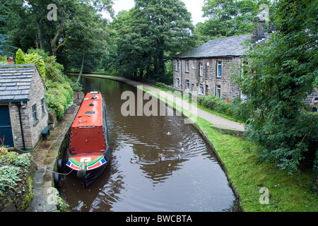 15-04 auf dem Huddersfield narrow Canal an uppermill, Lancashire, England, Großbritannien Stockfoto