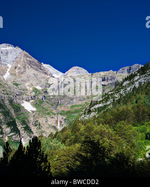 Blick Richtung Monte Perdido von Llanos De La Larri, Pineta Tal; Huesca Provinz, Aragon, Spanien Stockfoto