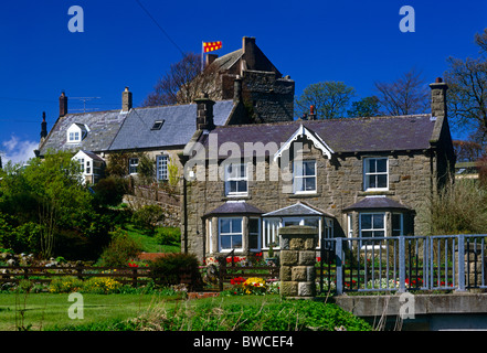 Blick auf Elsdon Dorf im Northumberland National Park in der Frühlingssonne Stockfoto