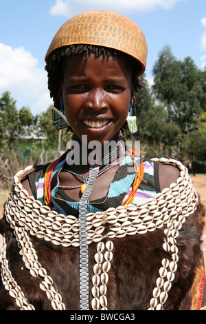 Lächelnde Bana Tribal Frau genommen in Key Afer, Omo-Tal, Äthiopien Stockfoto